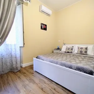 Bed & Breakfast Al Quadrato D'oro, Aeroporto di Catania Fontana Rossa